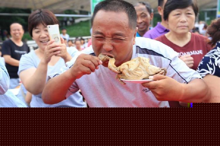 千人吃鸡场面壮观