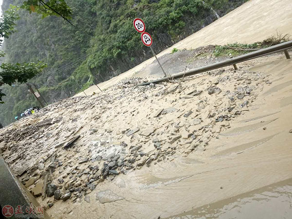 重庆巫溪县暴雨洪灾 泥石流