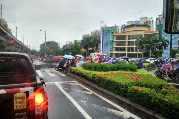 海南台风塔拉斯明天登陆 海南东南部局地大暴雨