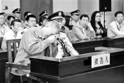 退休干部冲撞学生