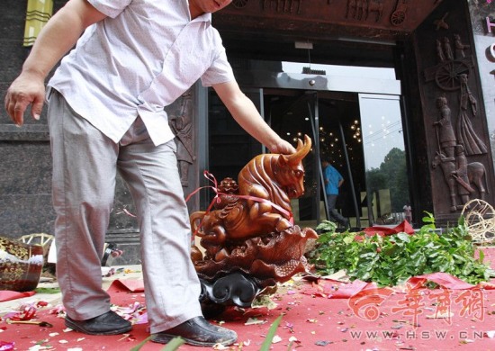 酒店开业遭打砸