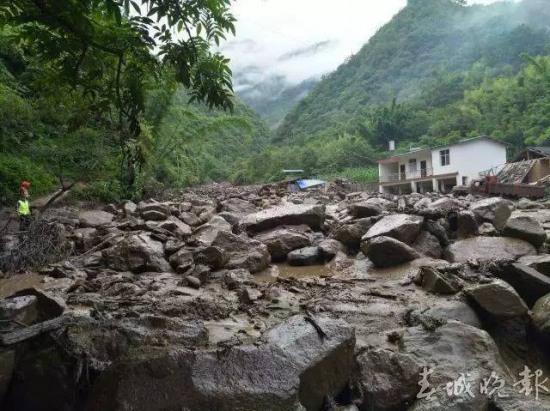 村民救全村180人 及时发现泥石流前兆