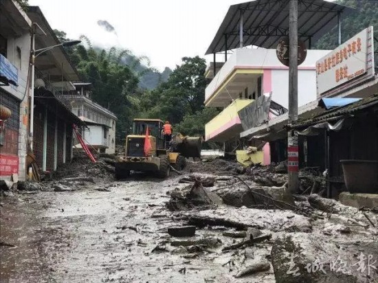 村民救全村180人 及时发现泥石流前兆