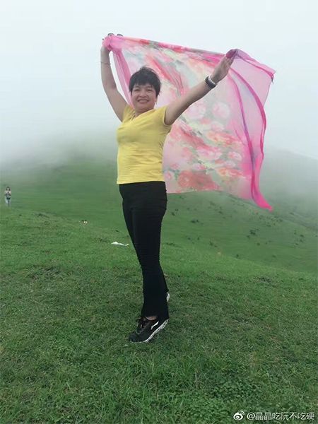 阿姨7条丝巾照相