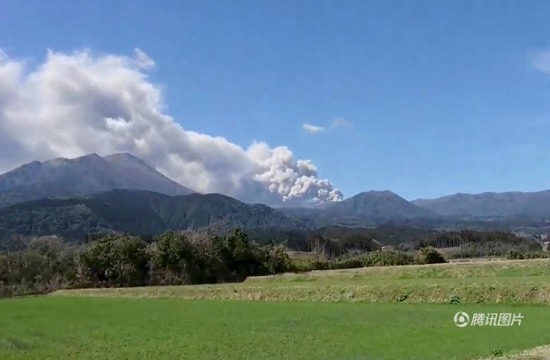 日本新燃岳火山喷发