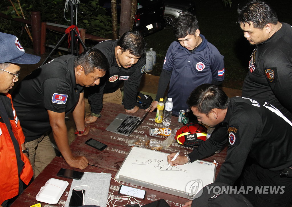 泰国一足球队训练后进入山洞 13人集体失踪
