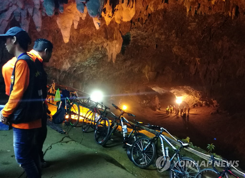 泰国一足球队训练后进入山洞 13人集体失踪