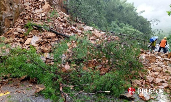 湖南炎陵暴雨山体塌方