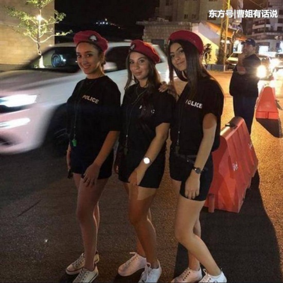 女警穿热裤执勤