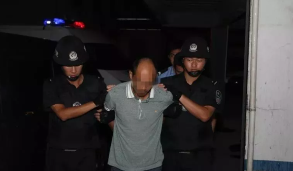 逃犯因一颗痣落网