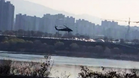 韩直升机坠入汉江