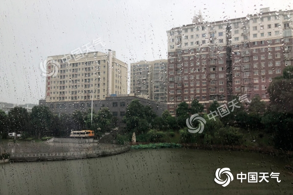 南方暴雨持续严防洪涝灾害 9省区局地有暴雨或大暴雨