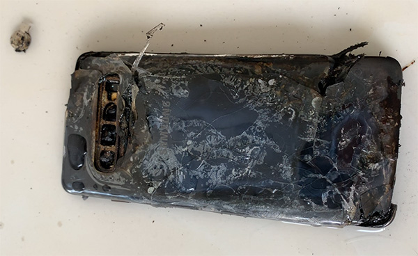三星S10手机自燃