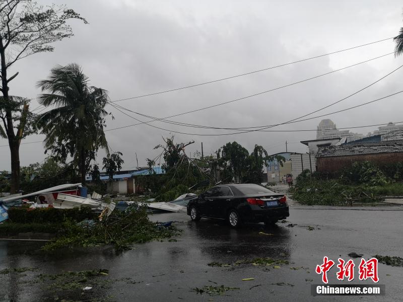 海南儋州突发龙卷风