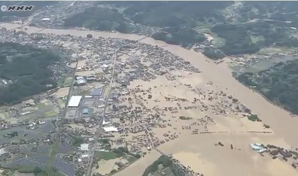 日本爆发特大洪灾航拍照片