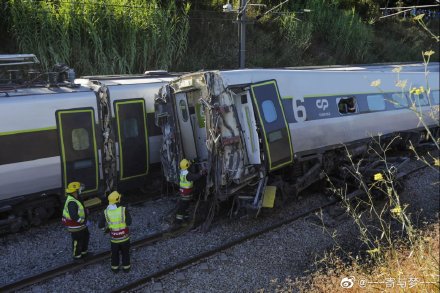 葡萄牙苏尔境内一辆火车车祸后发生脱轨