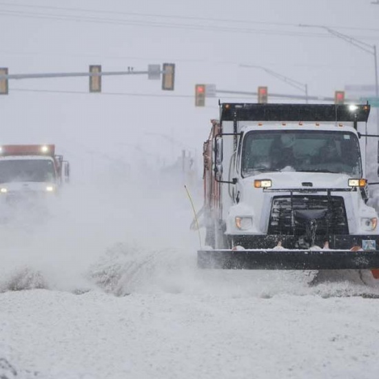 美国暴风雪冻死47人 美国进入末日模式