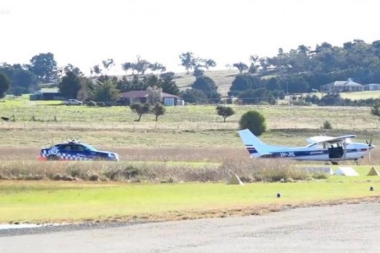 澳大利亚双人跳伞教练游客坠亡