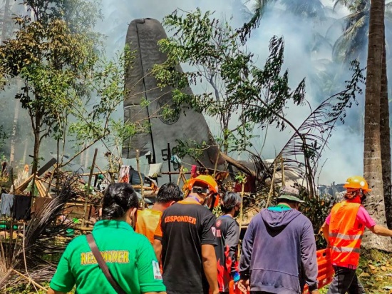 菲律宾军机坠毁致47死49伤