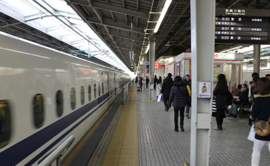 东京奥运主办城市通勤列车发生持刀袭击事件