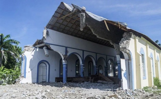 海地地震造成一座教堂坍塌