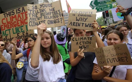 青年活动家说，世界领导人不再为气候变化找借口