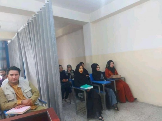 塔利班对女学生的严格规定