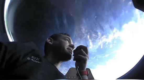 SpaceX太空游客在轨道上与汤姆克鲁斯交谈