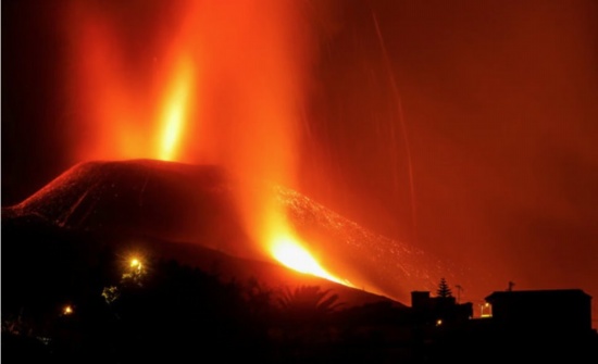 西班牙坎布雷别哈火山喷发