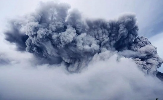 西班牙Cumbre Vieja火山喷发