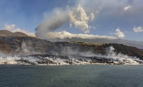 西班牙加那利群岛拉帕尔马火山喷发