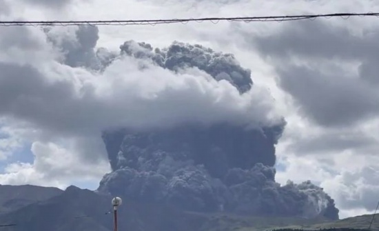 日本阿苏山火山喷发