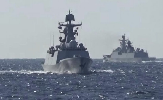 中俄军舰举行首次海军军演