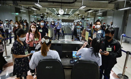 泰国边境重新开放 数万游客将抵达泰国曼谷和普吉岛