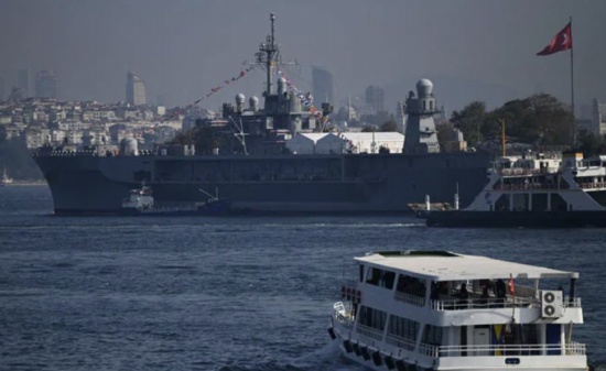 俄罗斯海军在黑海追踪美国军舰