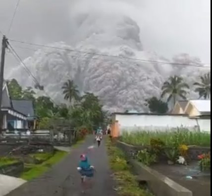 印尼火山喷发造成34人死亡