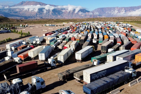 阿根廷卡车司机因核酸检测缓慢而滞留在智利边境