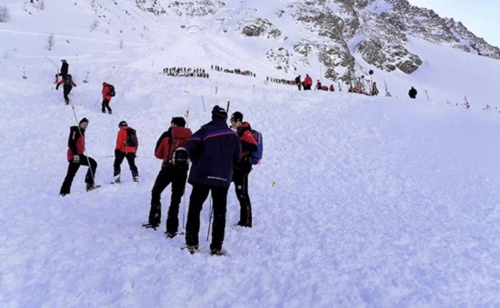 奥地利蒂罗尔省雪崩造成5人死亡1人受伤