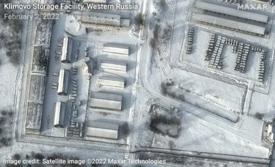 俄罗斯在乌克兰边境附近大规模集结军队卫星图像：