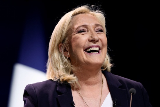 法国极右翼领导人勒庞总统竞选中称她可以反弹