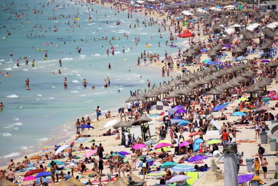 西班牙预计复活节旅游业提升至疫情前水平的80%