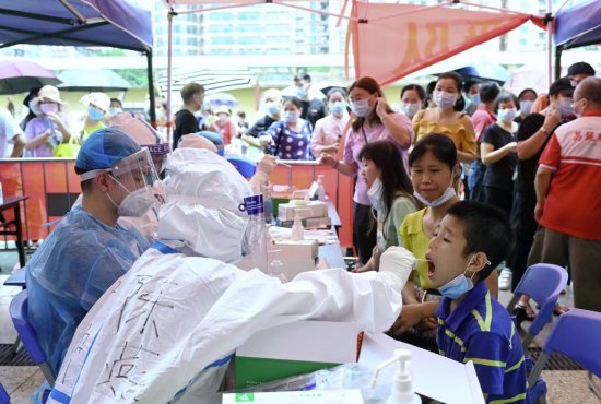 中国在4月5日报告了1415例新确诊的冠状病毒病例
