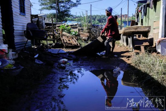 南非洪水造成的死亡人数上升至395人
