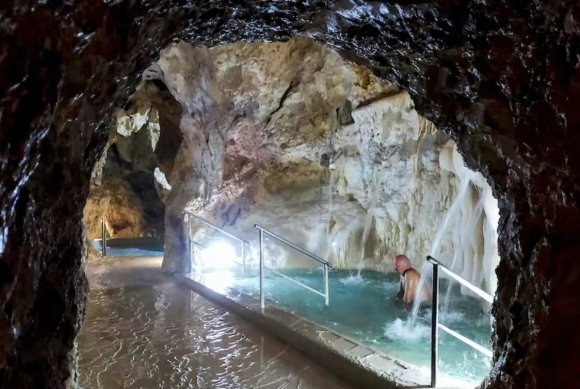 匈牙利著名的Miskolctapolca洞穴浴池重新开放