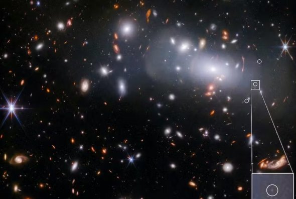 韦伯太空望远镜发现致密星系