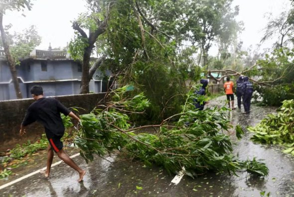 孟加拉国飓风摩卡袭击面临大面积停电