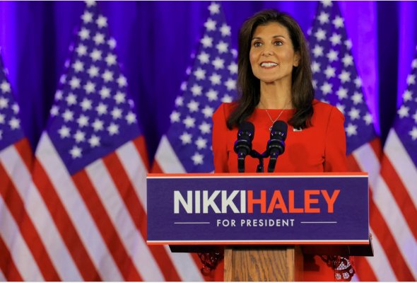 2024年3月6日，美国南卡罗来纳州查尔斯顿，共和党总统候选人、前美国驻联合国大使妮基·黑莉(NikkiHaley)在宣布暂停竞选活动时发表讲话。