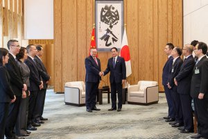石破茂会见王毅时背