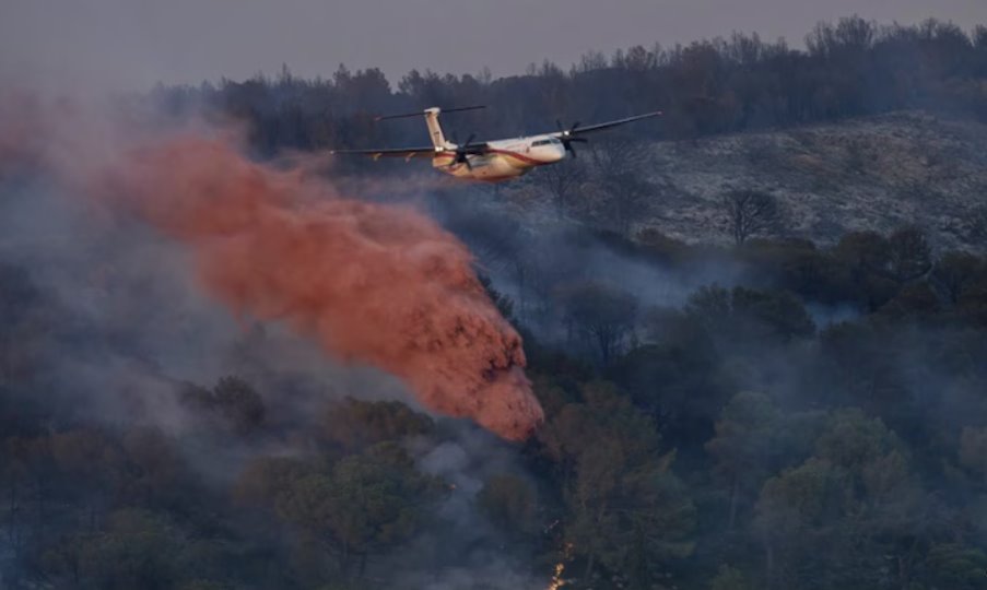 科比埃地区爆发野火，气温超过40度，迫使营地和修道院进行疏散以防万一。