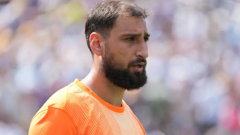 吉安路易吉·多纳鲁马(GianluigiDonnarumma)自2021年起一直效力巴黎圣日耳曼队